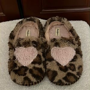Cute Dearfoams Cheetah Print With Pink Heart Slippers Size 4-5